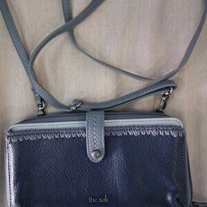 the Sak Pebble handbag Blue Crossbody Wristlet Leather Snap
